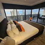 Circle On Cavill - Paradise Stayz