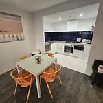 Circle On Cavill - Paradise Stayz