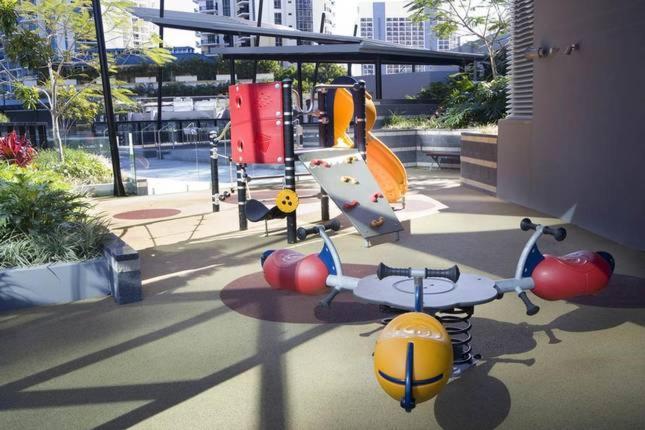 Circle On Cavill - Paradise Stayz Gold Coast