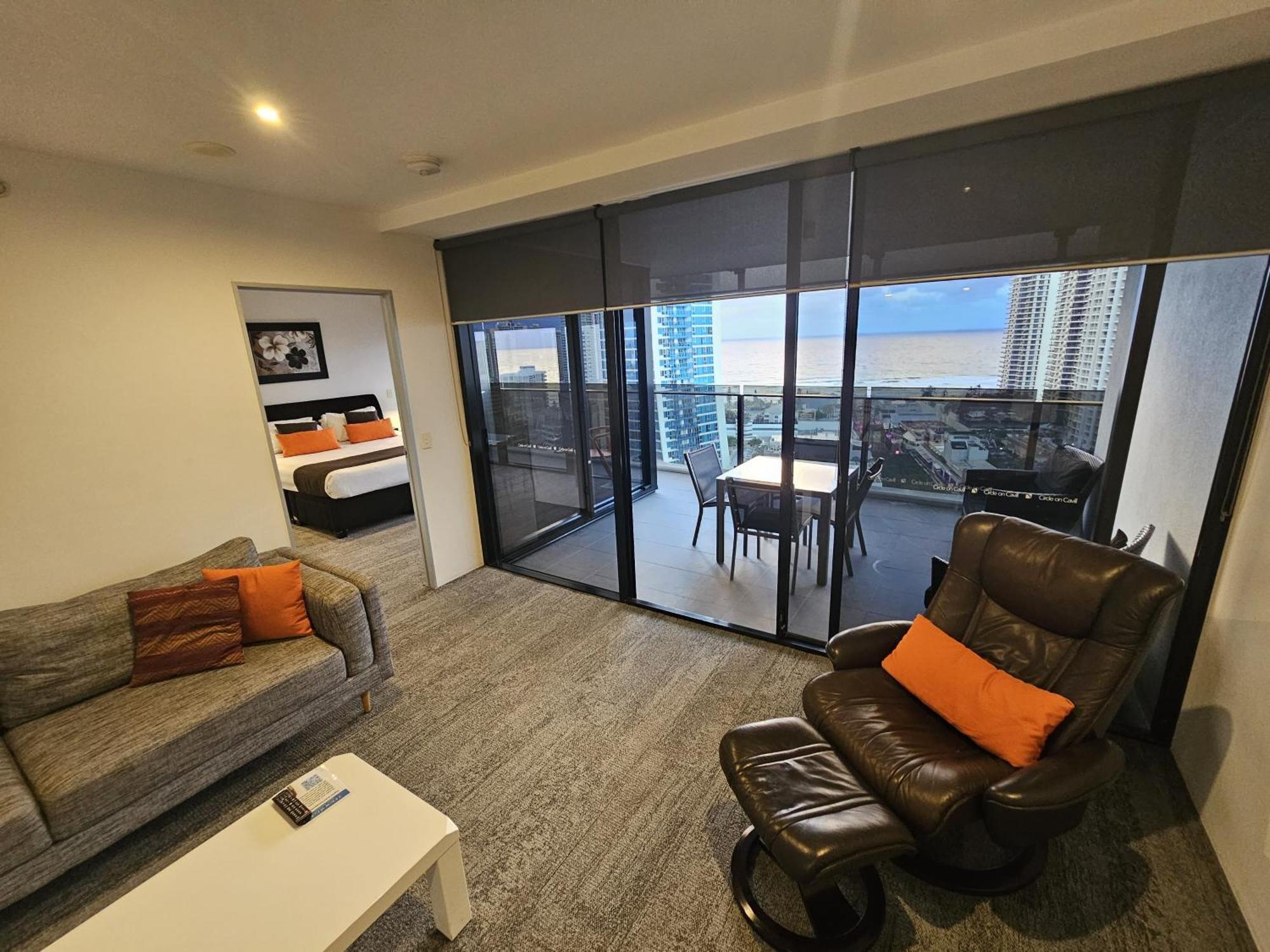Apartment Circle On Cavill - Paradise Stayz *