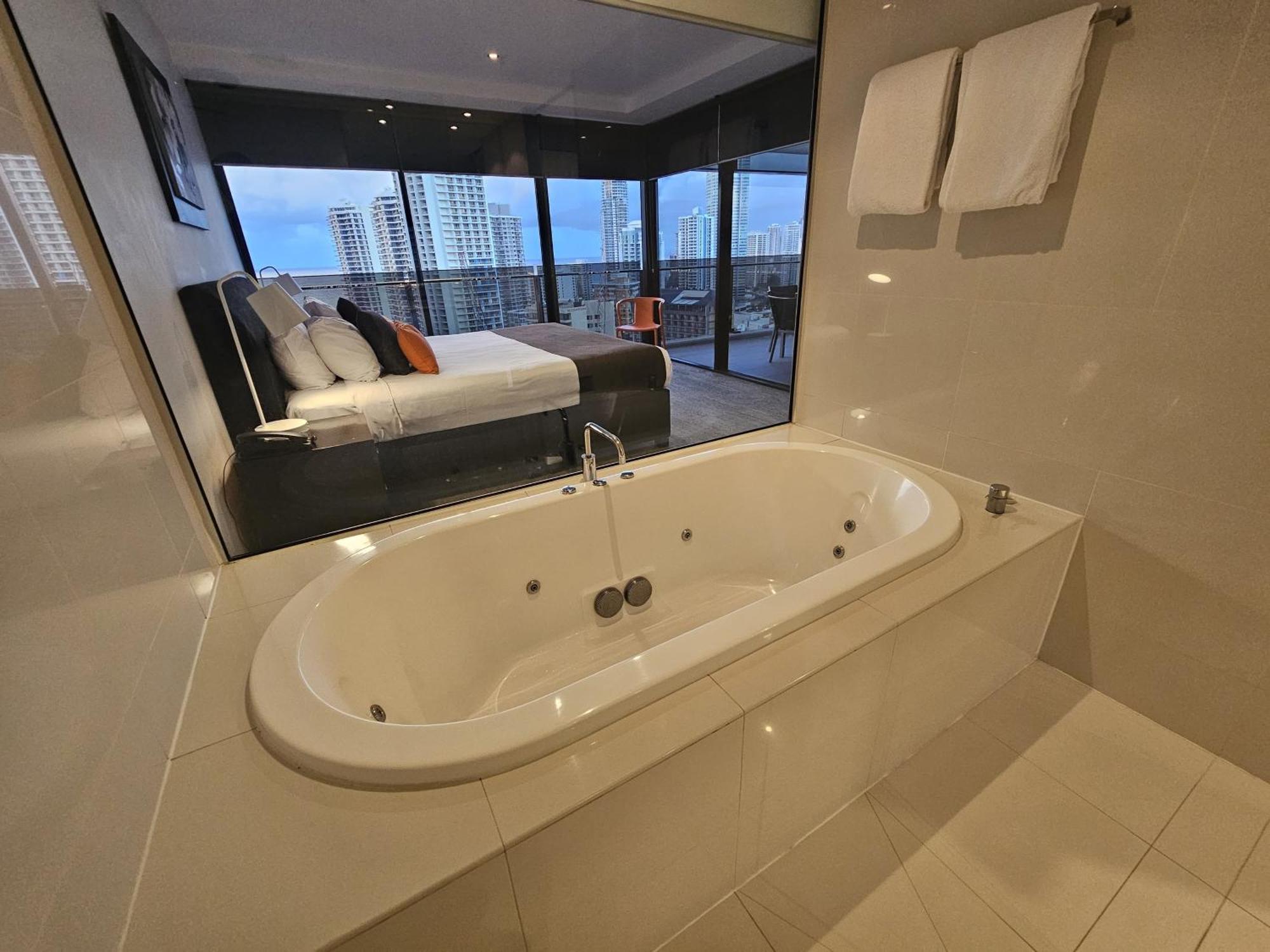 Apartment Circle On Cavill - Paradise Stayz Gold Coast