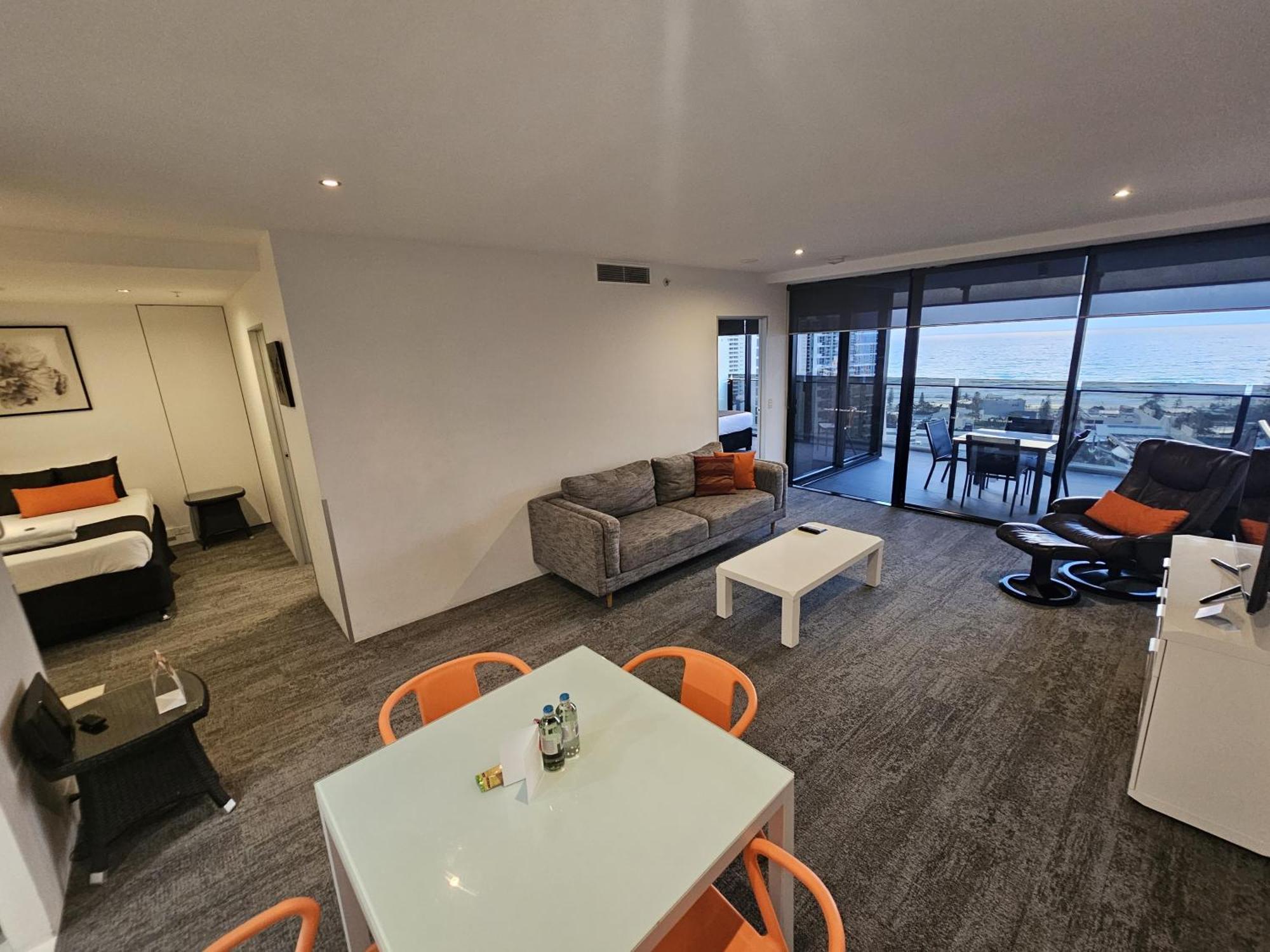 Circle On Cavill - Paradise Stayz * Gold Coast