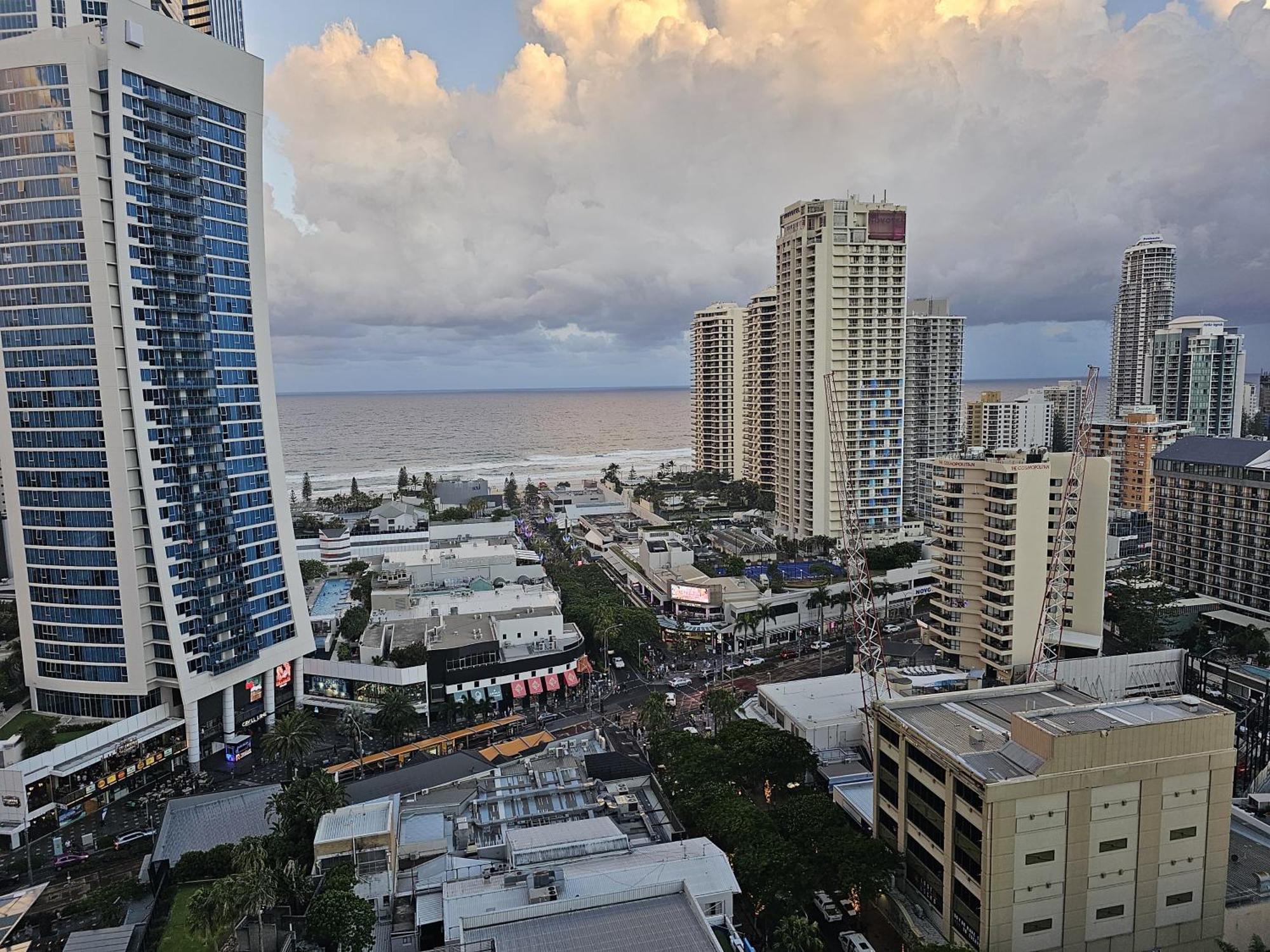 Circle On Cavill - Paradise Stayz Apartment *